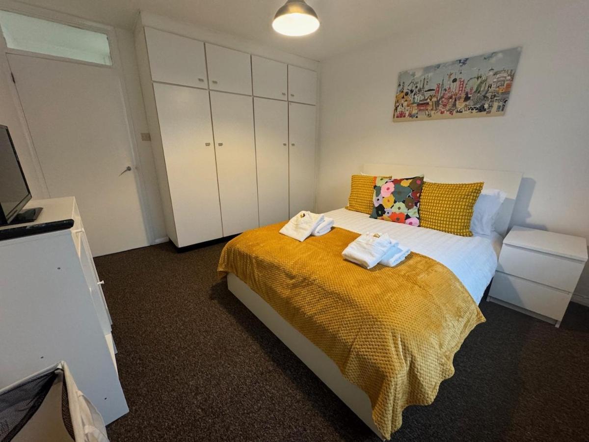 Apartment Parkway Apartment-4 Guests- Free Parking *