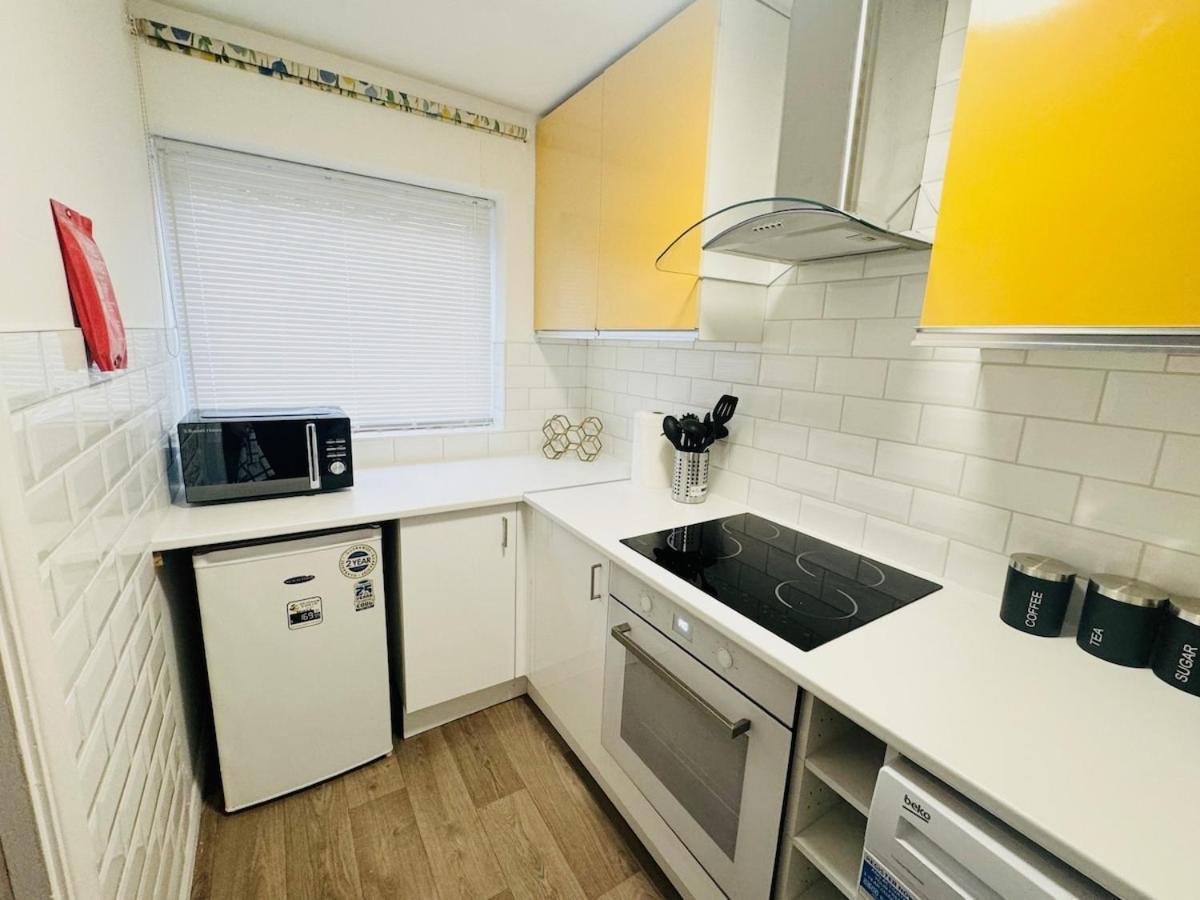Apartment Parkway Apartment-4 Guests- Free Parking