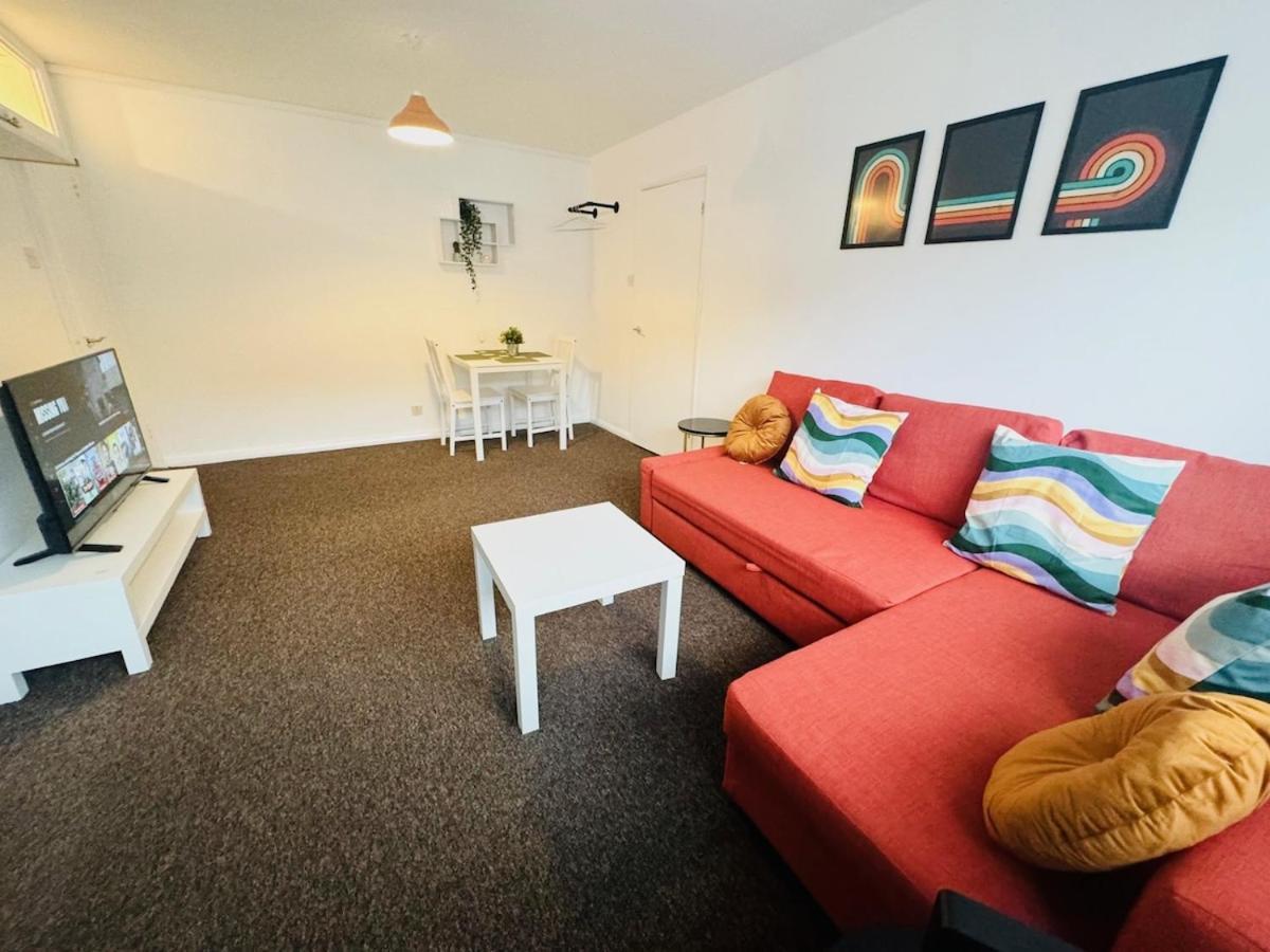 Parkway Apartment-4 Guests- Free Parking Apartment